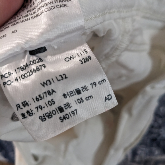 Levi's White 501 CT Customized & Tapered Distressed Crop Cotton Button Fly Jeans - Picture 11 of 16